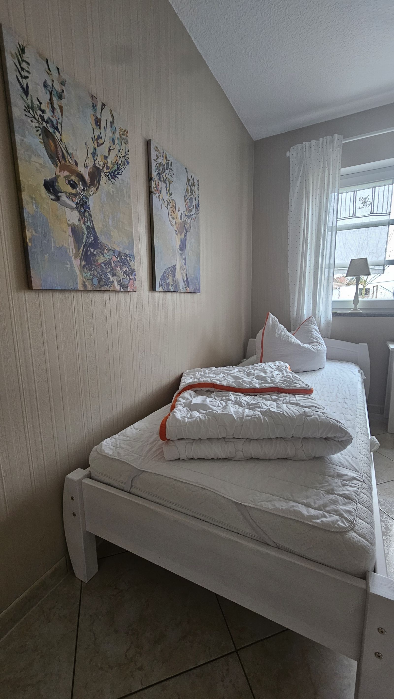 Einzelbett im zweiten Schlafzimmer