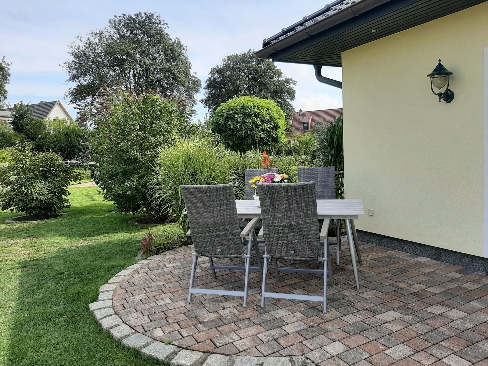 Terrasse und Garten des Ferienhauses